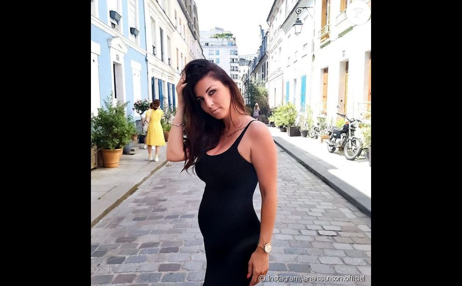 Anaïs Sanson enceinte de son deuxième enfant, elle dévoile son baby bump sur Instagram, le 20 juillet 2019