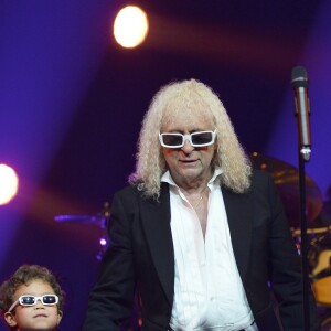 Michel Polnareff et son fils Louka - Jour 4 - Concert de Michel Polnareff à l'AccorHotels Arena de Paris le 11 mai 2016. © Coadic Guirec/Bestimage