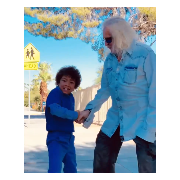 Michel Polnareff a partagé cette photo de lui et de son fils Louka, à Los Angeles, le 19 août 2019 sur Twitter.