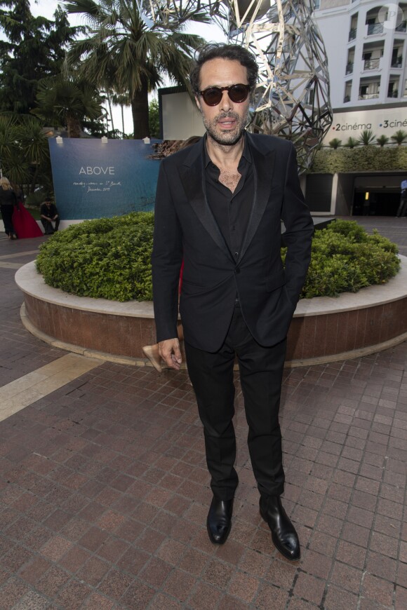 Exclusif - Nicolas Bedos - Les célébrités à la sortie de l'Hôtel Majestic à Cannes lors du 72ème Festival International du Film de Cannes. Le 21 mai 2019 © Pierre Perusseau / Bestimage