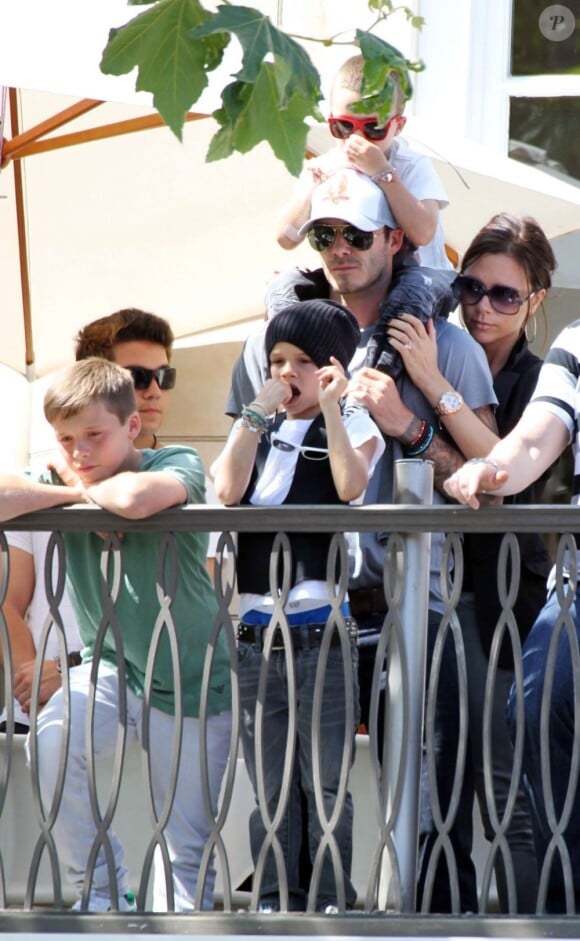 David et Victoria Beckham entourés de leurs beaux enfants