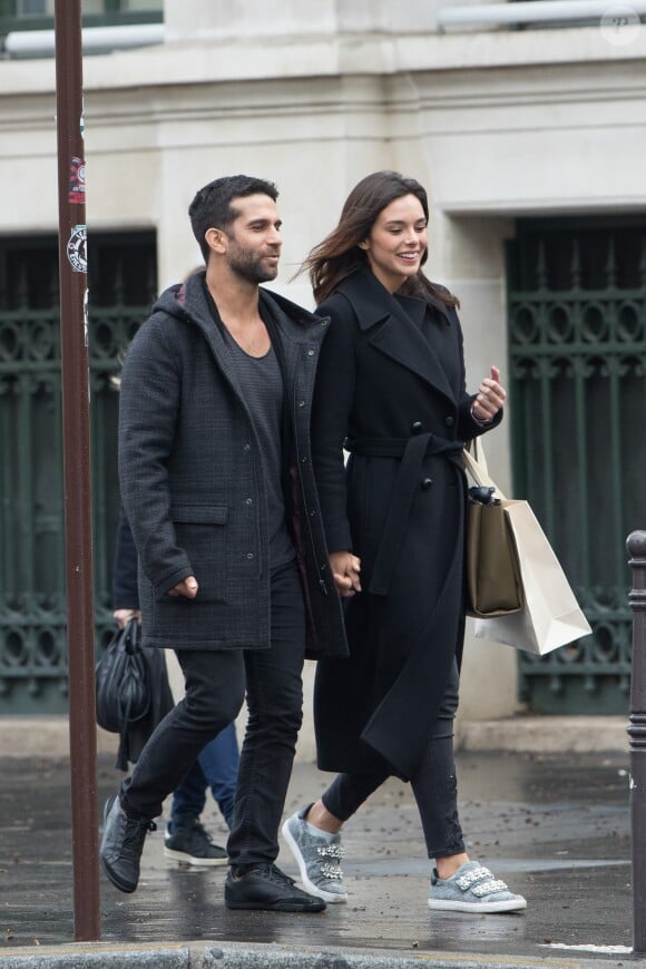 Exclusif -  Marine Lorphelin, Miss France 2013, et son compagnon Christophe Malmezac se promènent dans les rues de Paris. Le 21 décembre 2018