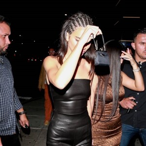 Kylie Jenner et sa soeur Kendall arrivent au club 'The Nice Guy' à West Hollywood, le 23 août 2019.