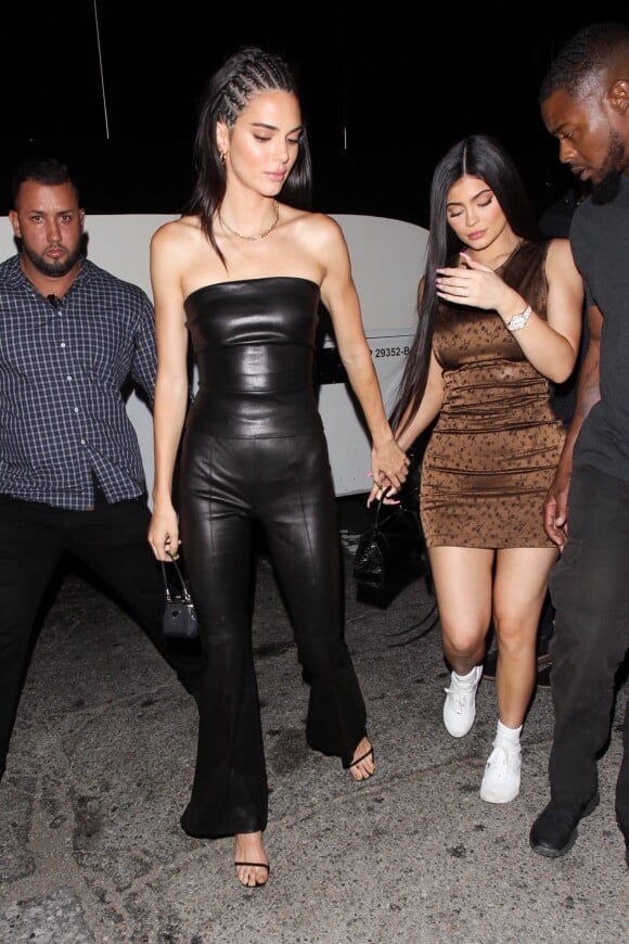 Kylie Jenner et sa soeur Kendall arrivent au club 'The Nice Guy' à West Hollywood, le 23 août 2019.