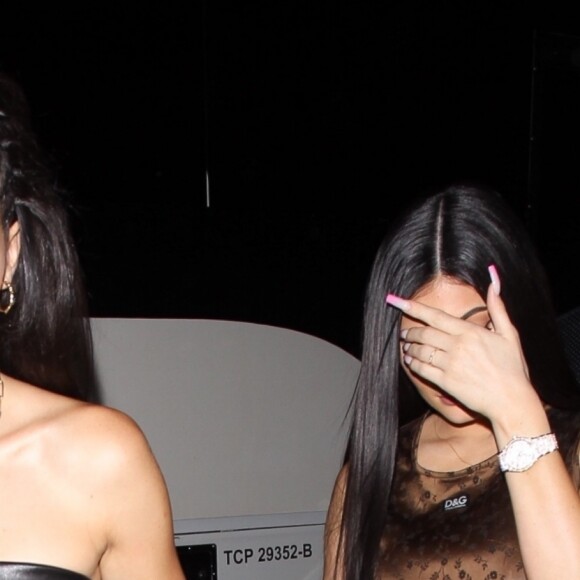 Kylie Jenner et sa soeur Kendall arrivent au club 'The Nice Guy' à West Hollywood, le 23 août 2019.