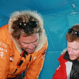 Le prince Harry à la base de Novo en Antarctique, ou il s'entraine pour une course caritative au profit de l'association "Walking With The Wounded", vers le Pole Sud, auprès de soldats blessés. Cette course de 334 kilometres aura lieu le 30 novembre et devrait durer 16 jours.