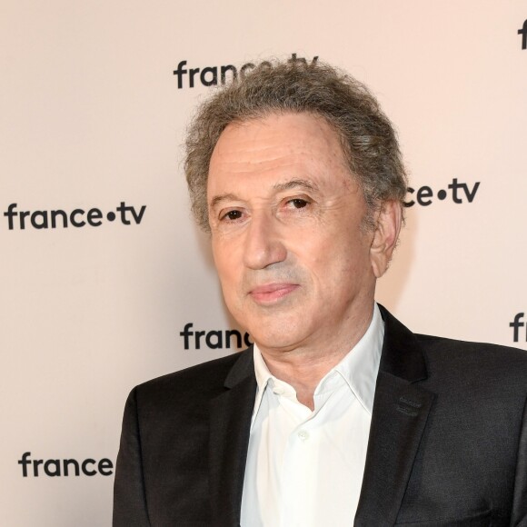 Michel Drucker au photocall de la conférence de presse de France 2 au théâtre Marigny à Paris le 18 juin 2019 © Coadic Guirec / Bestimage