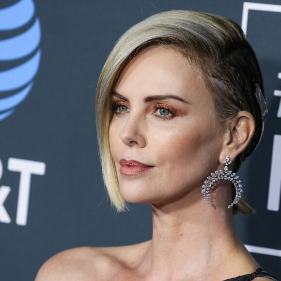 Charlize Theron - Photocall de la 24e soirée des "Annual Critics's Choice Awards" à Santa Monica. Le 13 janvier 2019.