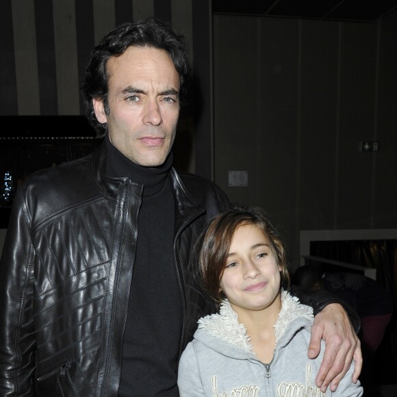 Anthony Delon et sa fille Liv Delon - Noël des P'tits Cracks au Club de l'Arc a Paris, le 15 decembre 2012.