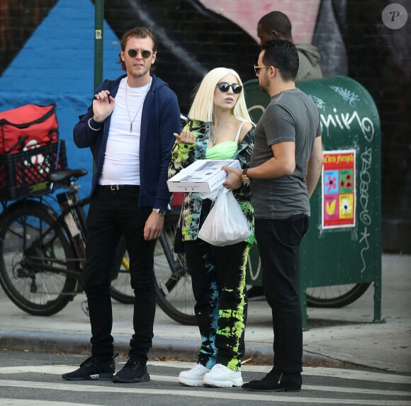 Exclusif - Ava Max et le producteur Cirkut de sortie à New York, le 24 août 2019.