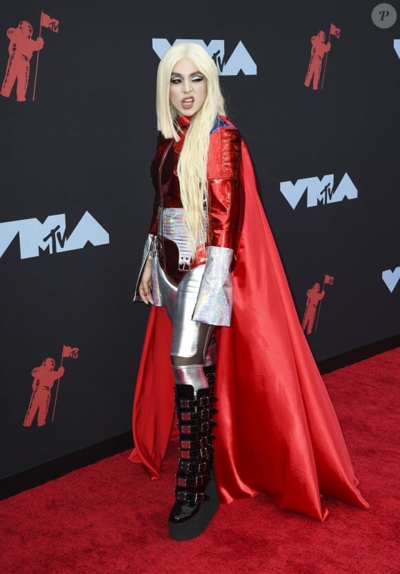 Ava Max aux MTV Video Music Awards 2019 au Prudential Center à Newark dans le New Jersey, le 26 août 2019.