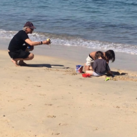 Nicola Sirkis : Rare photo de ses jeunes enfants à la plage