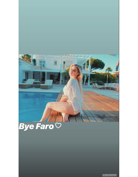 Darina Scotti-Vartan prend la pose dans une tenue immaculée pour ses dernier instants à Faro, au Portugal, le 27 août 2019.