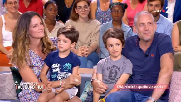Olivier du "Bachelor" avec sa femme et ses deux enfants dans "Ça commence aujourd'hui", mardi 27 août 2019, sur France 2