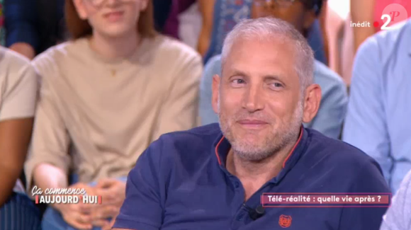 Olivier du "Bachelor" avec sa famille sur le plateau de "Ça commence aujourd'hui", mardi 27 août 2019, sur France 2