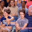 Olivier du "Bachelor" avec sa famille sur le plateau de "Ça commence aujourd'hui", mardi 27 août 2019, sur France 2