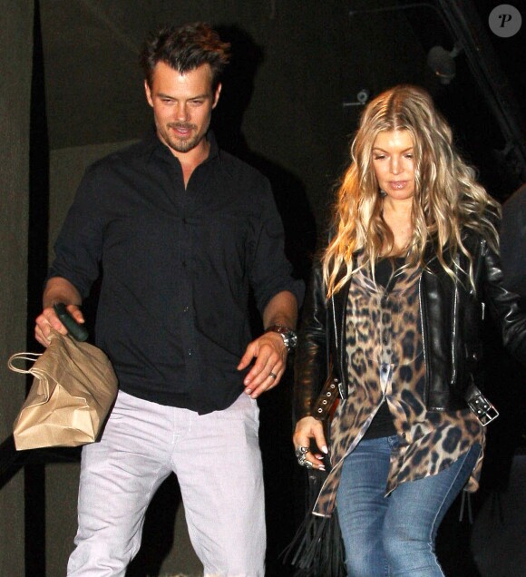 Fergie et son mari Josh Duhamel vont diner en famille a Brentwood, le 29 septembre 2013.