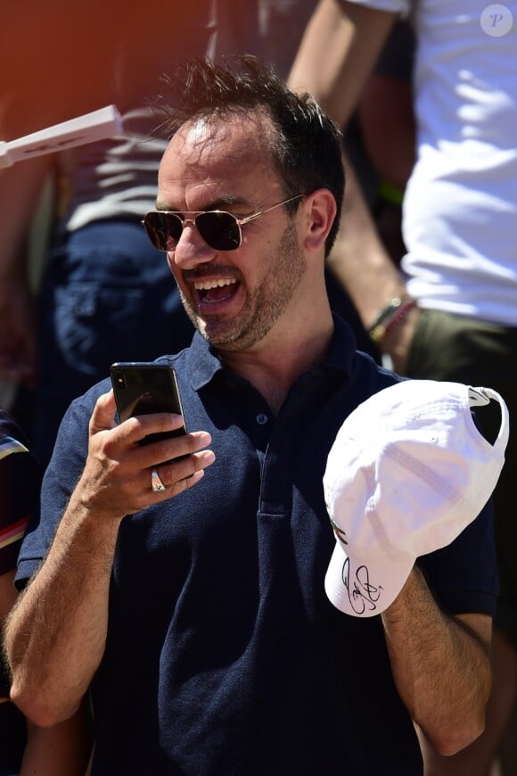 Jarry a fait dédicacer sa casquette par R.Federer dans les tribunes lors des internationaux de tennis de Roland Garros à Paris, France, le 2 juin 2019. © Jean-Baptiste Autissier/Panoramic/Bestimage