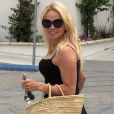 Suite à sa rupture avec A. Rami, Pamela Anderson se change les idées en faisant du shopping à Los Angeles, le 27 juin 2019.