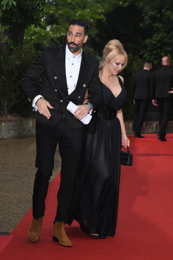 Adil Rami et sa compagne Pamela Anderson arrivent à la 28ème cérémonie des trophées UNFP (Union nationale des footballeurs professionnels) au Pavillon d'Armenonville à Paris, France, le 19 mai 2019. © Coadic Guirec/Bestimage