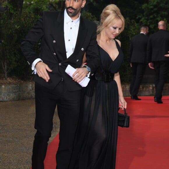 Adil Rami et sa compagne Pamela Anderson arrivent à la 28ème cérémonie des trophées UNFP (Union nationale des footballeurs professionnels) au Pavillon d'Armenonville à Paris, France, le 19 mai 2019. © Coadic Guirec/Bestimage