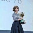 Ariane Ascaride (Coupe Volpi de la Meilleure Actrice pour "Gloria Mundi") sur scène lors de la cérémonie de clôture du 76ème Festival International du Film de Venise (Mostra), le 7 septembre 2019.
