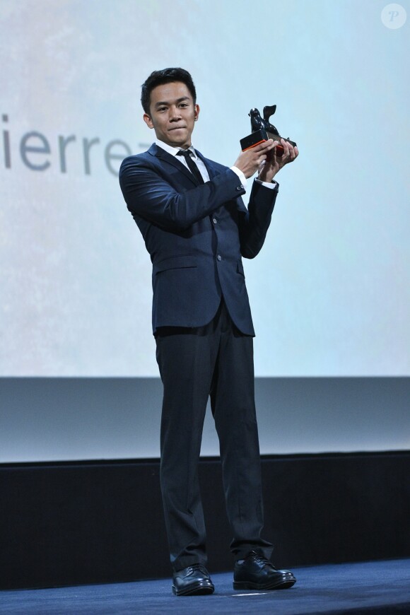 Raymund Ribas Gutierrez (Prix Orizzonti du Prix special du Jury pour "Verdict") sur scène lors de la cérémonie de clôture du 76ème Festival International du Film de Venise (Mostra), le 7 septembre 2019.