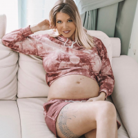 Jessica Thivenin enceinte : photo de son imposant baby bump