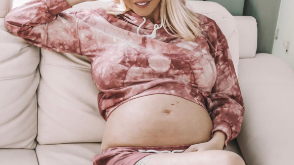 Jessica Thivenin enceinte : photo de son imposant baby bump