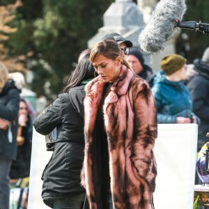 Jennifer Lopez, Constance Wu - Sur le tournage du film Hustlers au cimetière de Woodlawn, New York, le 2 avril 2019.