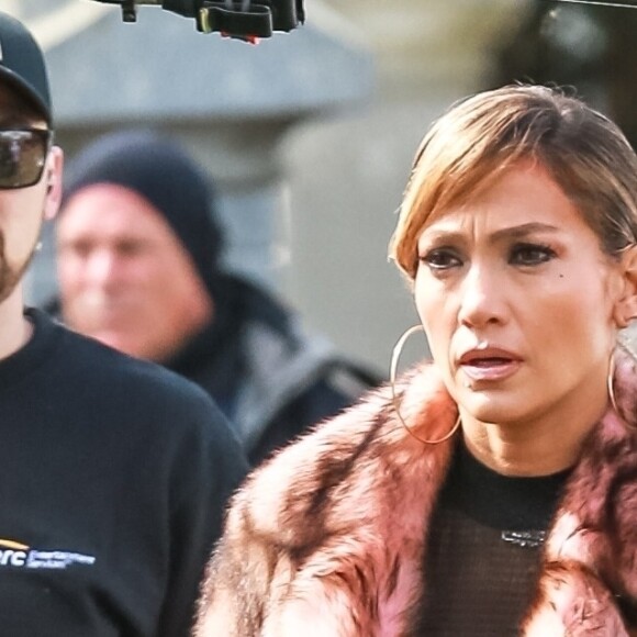 Jennifer Lopez, Constance Wu - Sur le tournage du film Hustlers au cimetière de Woodlawn, New York, le 2 avril 2019.