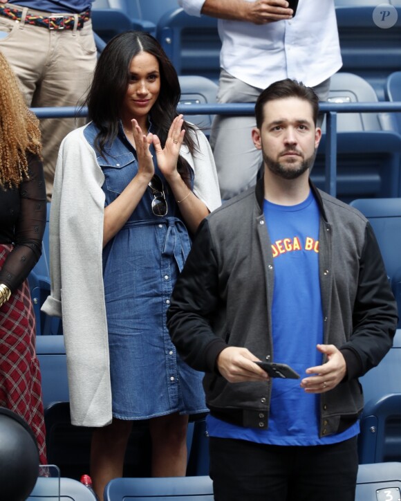 Meghan Markle, duchesse de Sussex, au côté de Anna Wintour, Venus Williams, Patrick Mouratoglou et Alexis Ohanian (le mari de S. Williams) dans les tribunes de la finale femme du tournoi de l'US Open 2019 opposant Serena Williams à Bianca Andreescu (3-6 / 5-7) au Billie Jean King National Tennis Center à New York, le 7 septembre 2019.