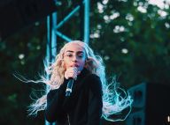 Bilal Hassani visé par des projectiles sur scène : son concert perturbé