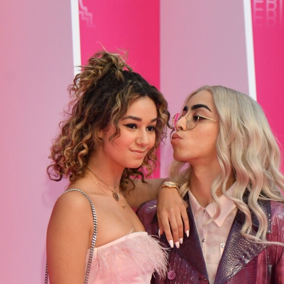 Léna Situations et Bilal Hassani lors du photocall de la soirée de clôture de la 2ème édition du "Canneseries" au palais des Festivals à Cannes, France, le 10 avril 2019. © Bruno Bébert/Bestimage