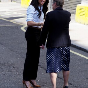 Meghan Markle, duchesse de Sussex arrive au magasin John Lewis sur Oxford Street pour le lancement de sa collection capsule Smart Works à Londres, le 12 septembre 2019.