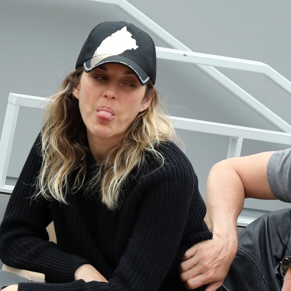 Marion Cotillard et son compagnon Guillaume Canet - People dans les tribunes lors de la finale messieurs des internationaux de France de tennis de Roland Garros 2019 à Paris le 9 juin 2019. © Jacovides-Moreau/Bestimage