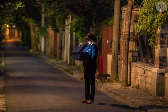 Exclusif - Faustine Bollaert en tournage de nuit dans les rues du Pré-Saint-Gervais de la bande-annonce de sa nouvelle émission pour France 3 "La Boîte à secrets". L'animatrice accueillera trois personnalités par émission. Chacune y dévoilera sa "boîte à secrets" contenant des souvenirs personnels qui lui sont chers. Des surprises seront également dédiées à chaque invité. Première diffusion en prime fin octobre. Pantin le 5 septembre 2019.