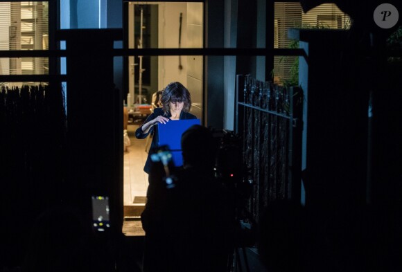 Exclusif - Faustine Bollaert en tournage de nuit dans les rues du Pré-Saint-Gervais de la bande-annonce de sa nouvelle émission pour France 3 "La Boîte à secrets". L'animatrice accueillera trois personnalités par émission. Chacune y dévoilera sa "boîte à secrets" contenant des souvenirs personnels qui lui sont chers. Des surprises seront également dédiées à chaque invité. Première diffusion en prime fin octobre. Pantin le 5 septembre 2019.