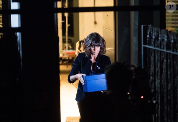 Exclusif - Faustine Bollaert en tournage de nuit dans les rues du Pré-Saint-Gervais de la bande-annonce de sa nouvelle émission pour France 3 "La Boîte à secrets". L'animatrice accueillera trois personnalités par émission. Chacune y dévoilera sa "boîte à secrets" contenant des souvenirs personnels qui lui sont chers. Des surprises seront également dédiées à chaque invité. Première diffusion en prime fin octobre. Pantin le 5 septembre 2019.