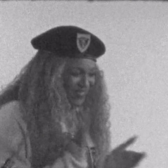 Images du documentaire "Homecoming" avec Beyoncé. Depuis quelques jours maintenant, la chanteuse a débarqué sur Netflix. La plateforme américaine a dévoilé en intégralité son concert au festival Coachella 2018. Ce documentaire dévoile les dessous de sa performance. On peut également la voir passer quelques moments avec son mari Jay-Z et ses enfants Blue Ivy, Rumi et Sir. Le 22 avril 2019