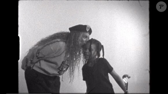 Images du documentaire "Homecoming" avec Beyoncé. Depuis quelques jours maintenant, la chanteuse a débarqué sur Netflix. La plateforme américaine a dévoilé en intégralité son concert au festival Coachella 2018. Ce documentaire dévoile les dessous de sa performance. On peut également la voir passer quelques moments avec son mari Jay-Z et ses enfants Blue Ivy, Rumi et Sir. Le 22 avril 2019