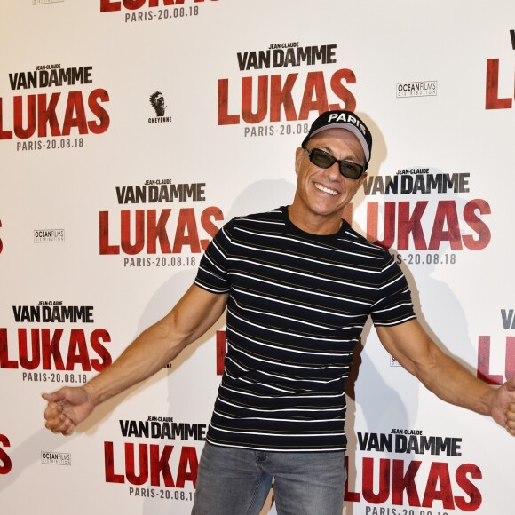 Jean-Claude Van Damme fait le show lors de l'avant-première du film "Lukas" à Paris le 20 août 2018