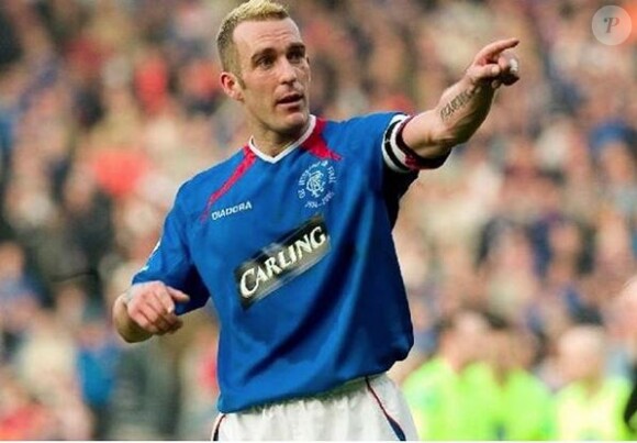 Fernando Ricksen est mort le 18 septembre 2019, des suites de la maladie de Charcot.