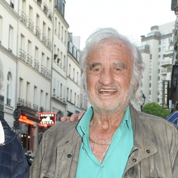 Charles Gérard, Jean-Paul Belmondo et Antoine Duléry lors de la générale de la pièce de théâtre "La Tête Dans Les Etoiles" au Théâtre de la Gaîté-Montparnasse à Paris, France, le 24 mai 2018. © Coadic Guirec/Bestimage