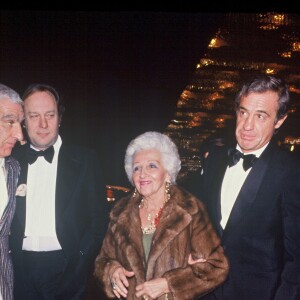 Jean-Paul Belmondo, sa mère Madeleine et Charles Gérard, image d'archives.