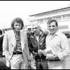 Charles Gérard entre Johnny Hallyday et Lino Ventura en 1972 lors de la présentation du film L'Aventure c'est l'aventure au Festival de Cannes.