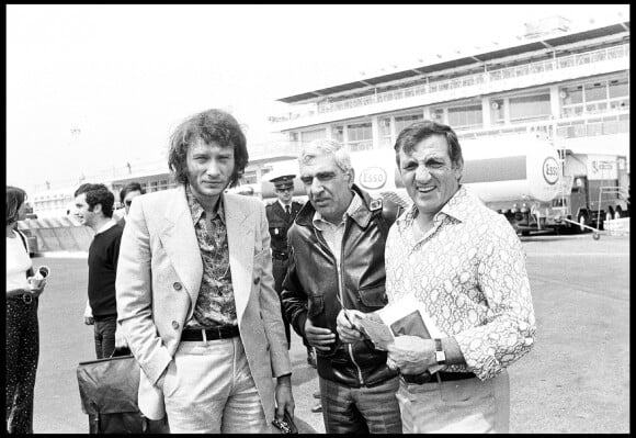 Charles Gérard entre Johnny Hallyday et Lino Ventura en 1972 lors de la présentation du film L'Aventure c'est l'aventure au Festival de Cannes.