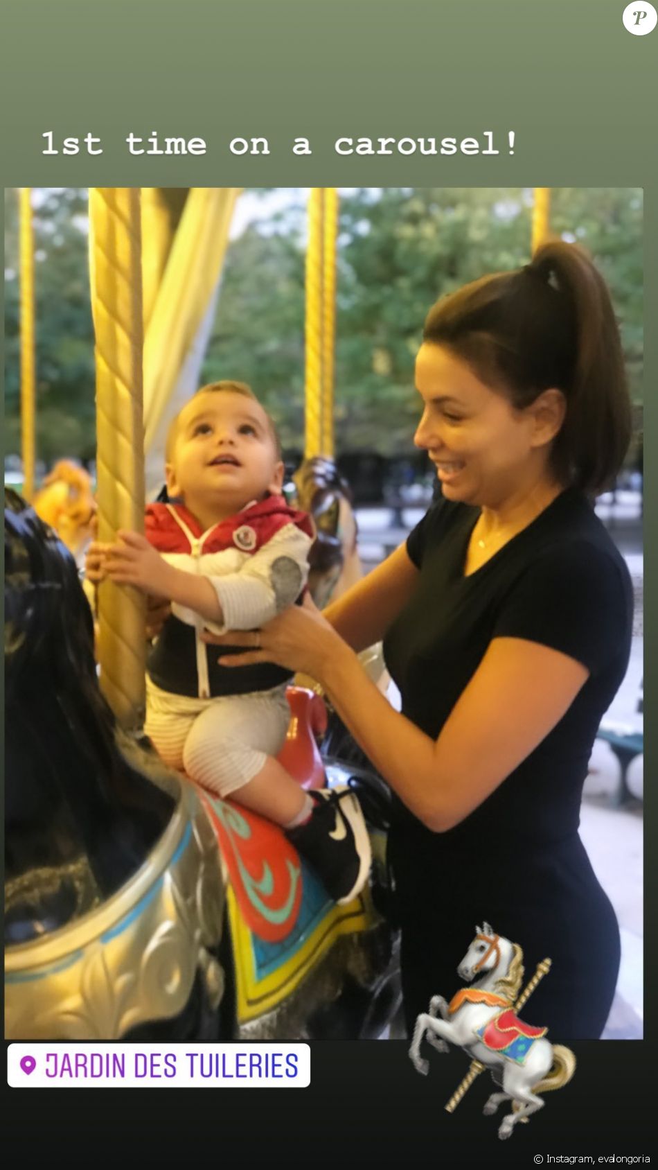 Eva Longoria Et Son Fils Santiago Qui Fait Du Manege Pour La Premiere Fois De Sa Vie A Paris Pour La Fashion Week 23 Septembre 19 Purepeople