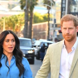 Le prince Harry, duc de Sussex, et Meghan Markle, duchesse de Sussex, en visite dans le District 6 au Cap dans le cadre de leur visite officielle en Afrique du Sud, le 23 septembre 2019.