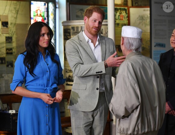 Le prince Harry, duc de Sussex, et Meghan Markle, duchesse de Sussex, en visite du Musée du Distric 6 au Cap dans le cadre de leur visite officielle en Afrique du Sud, le 23 septembre 2019.